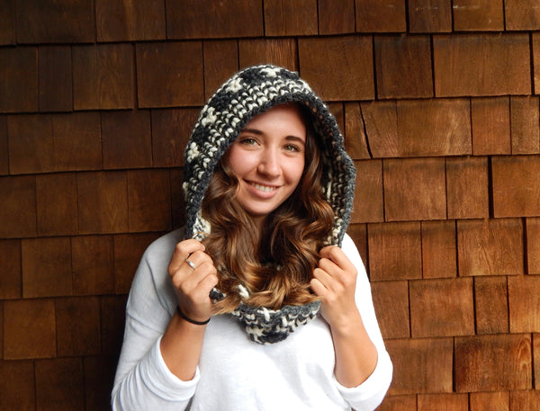 小物 Herlipto Knit Hooded Stole Hooded Cowl with Tassel in Black and Cream – Knit One Too